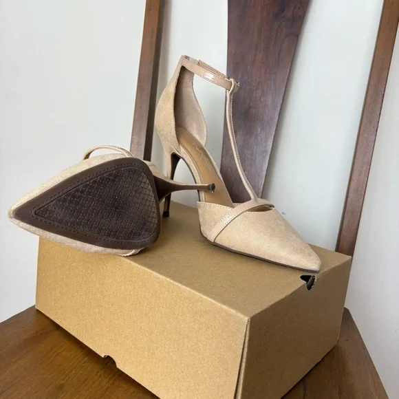 Jessica Simpson Cream T-Strap Heels - Picture 4 of 8